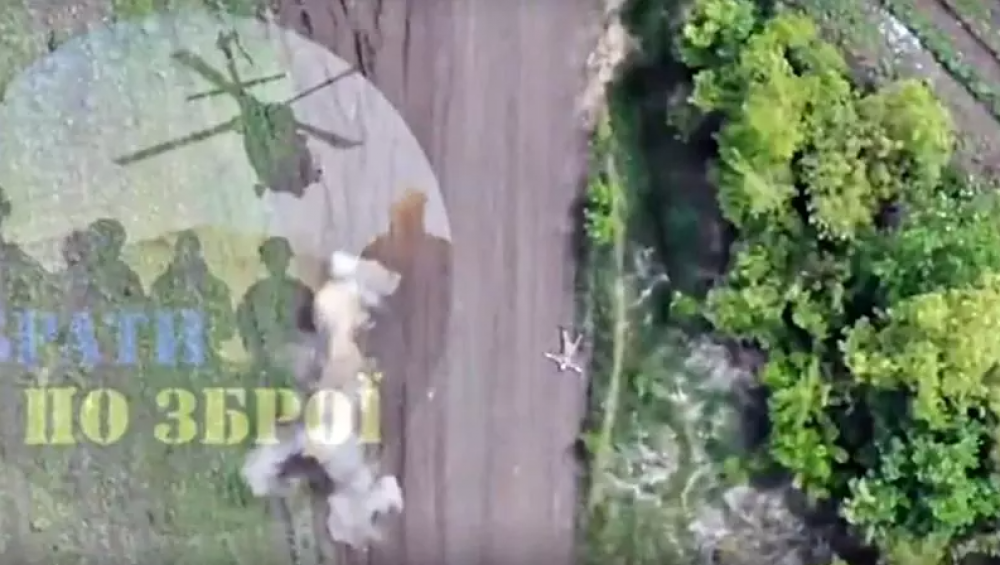 Un militar rus care fugea pe câmp s-a prefăcut că e mort, apoi s-a ridicat și a luat-o la fugă din nou